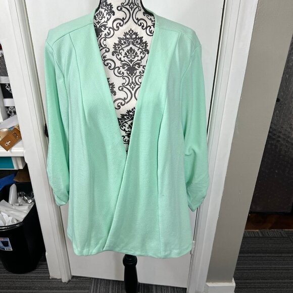 Torrid Jackets & Blazers - Torrid seafoam green open front crepe blazer.  Size 3X